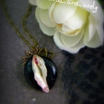 Sister Geisha Emm: Vulva Necklace